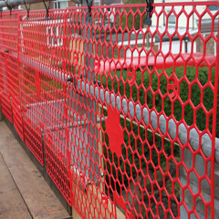 Red Plastic Brick Guard System - HEXGUARD 200 Pack